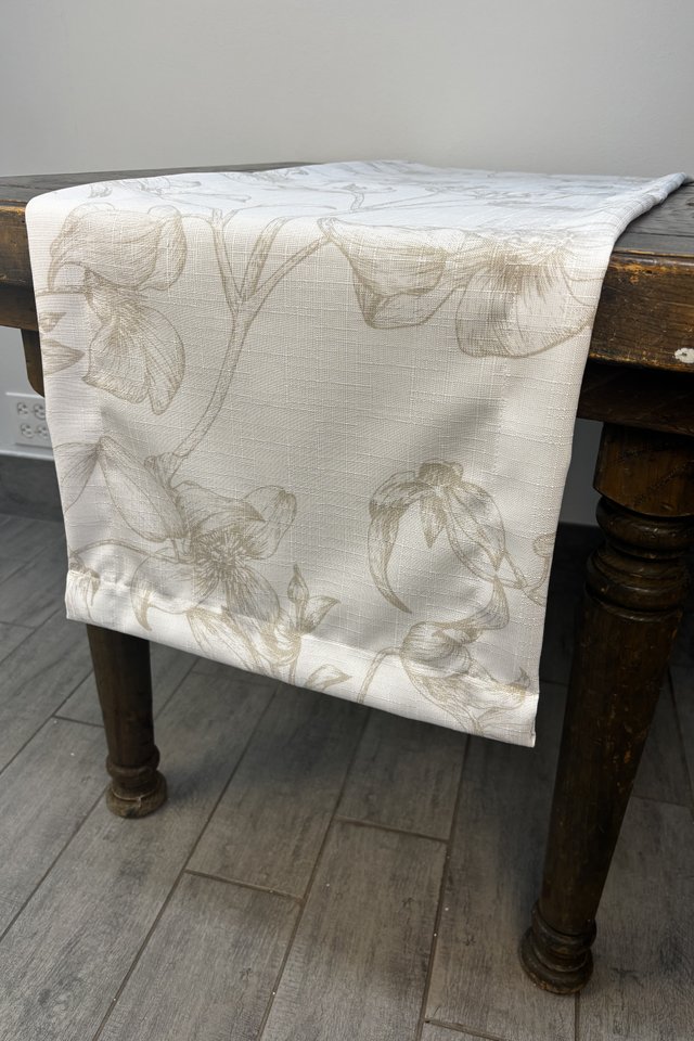 Specialty Hampton Botanical Dune table runner